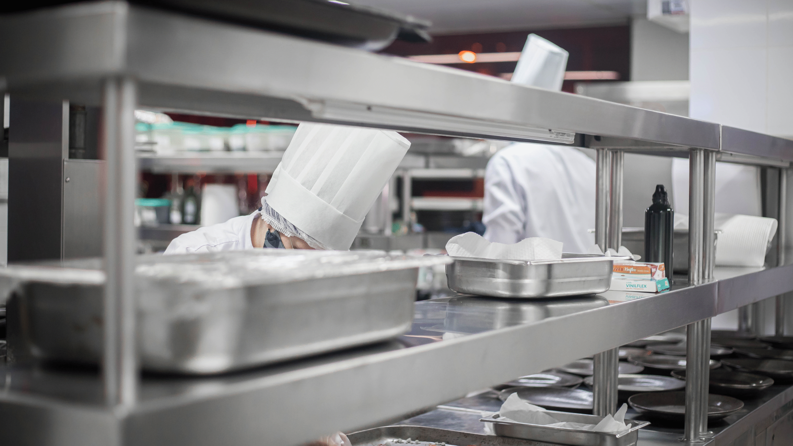 Pedidos, cocina, sala y caja: cómo coordinarlo todo (sin perder tiempo ni margen)